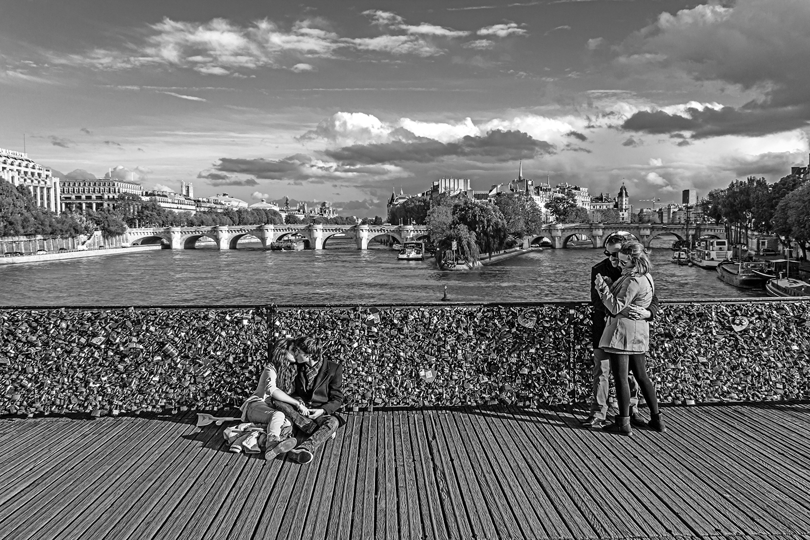 Love on Pont de Arts