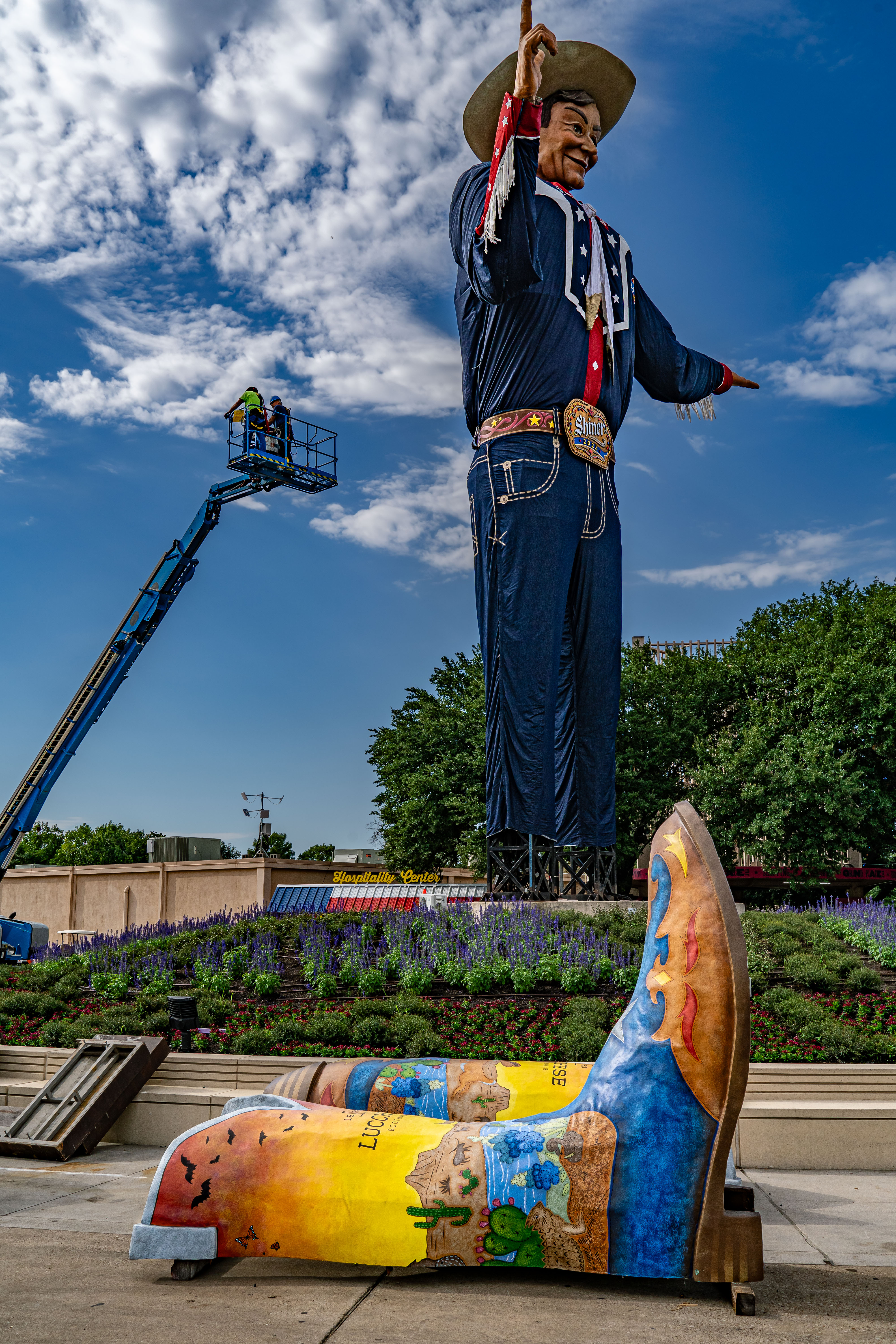Raising_BigTex