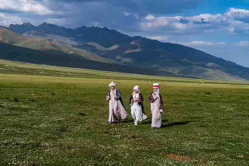 Three_Kyrgyz_Maidens